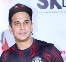 Indian model and actor Prince Narula win the series of bigg boss season 9.